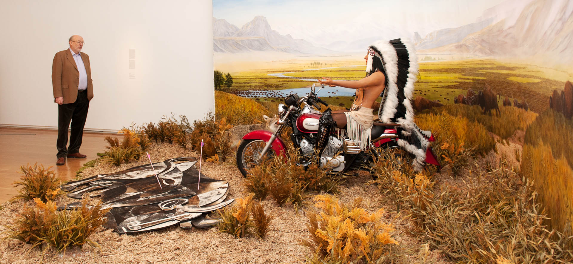 Prof. Dr. Manfred Niekisch in der Ausstellung Diorama, Schirn Kunsthalle Frankfurt, 2017, Foto Martin Url