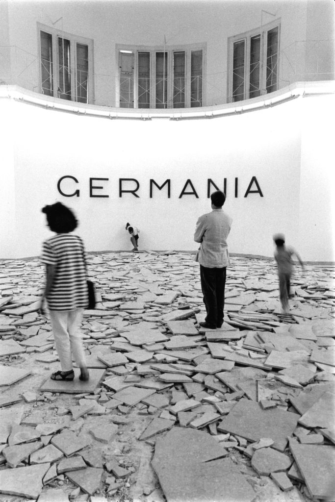 Jetzt in der SCHIRN Hans Haacke. Retrospektive SCHIRN KUNSTHALLE