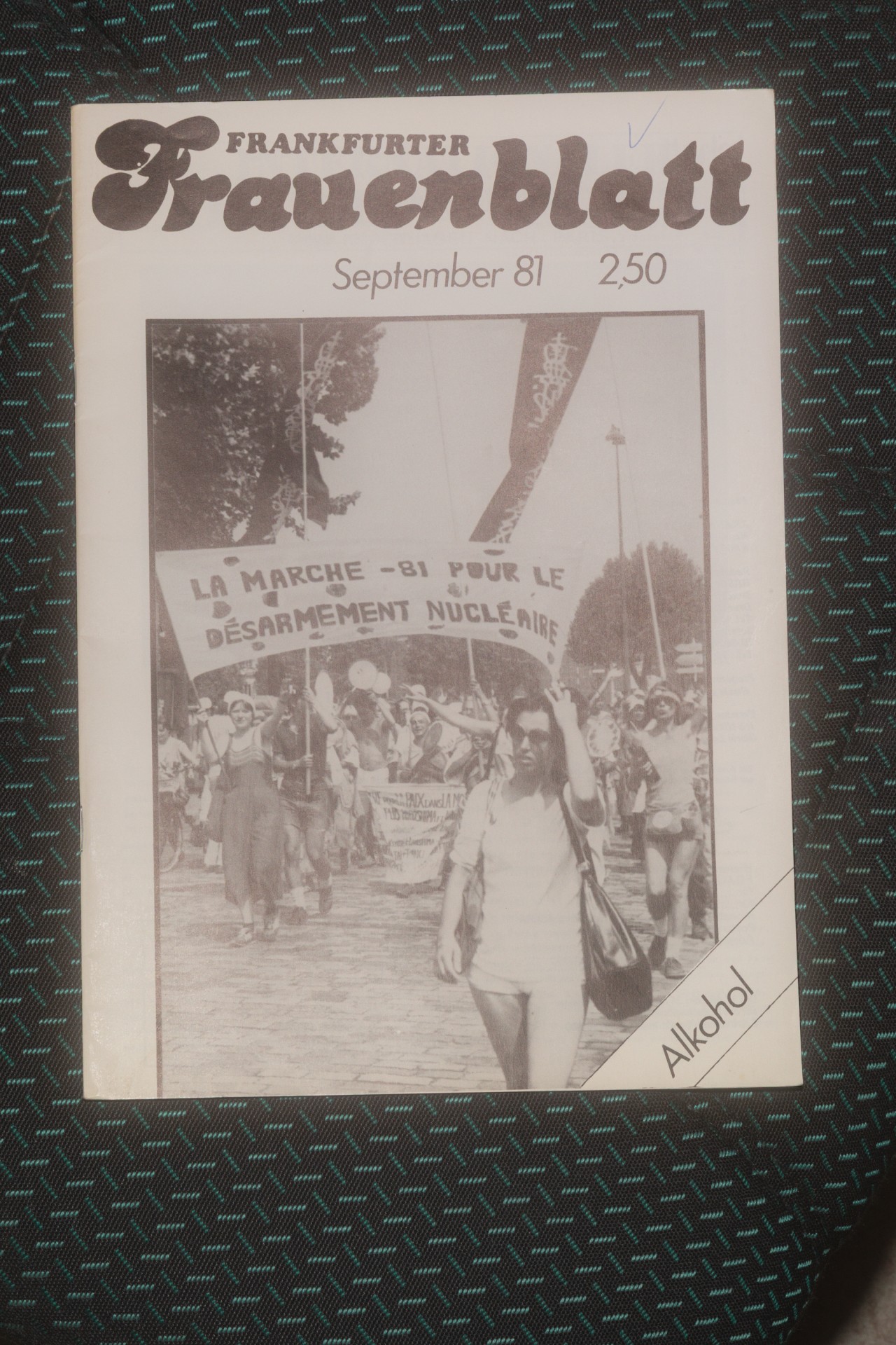 Titelblatt der Frankfurter Frauenblatt-Ausgabe vom September 1981 mit Protestaktion für nukleare Abrüstung.