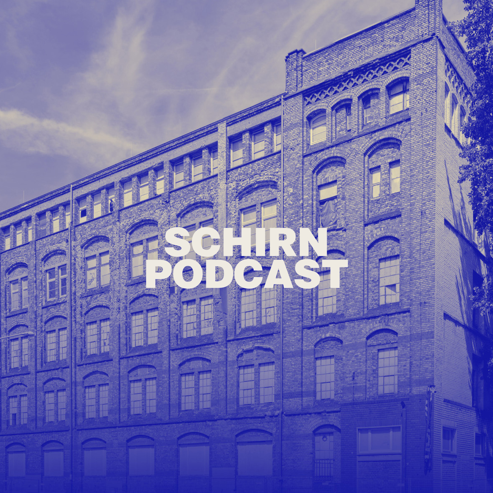 Gebäude mit Backsteinfassade und großen Fenstern, darüber der Schriftzug "SCHIRN PODCAST" in bold.