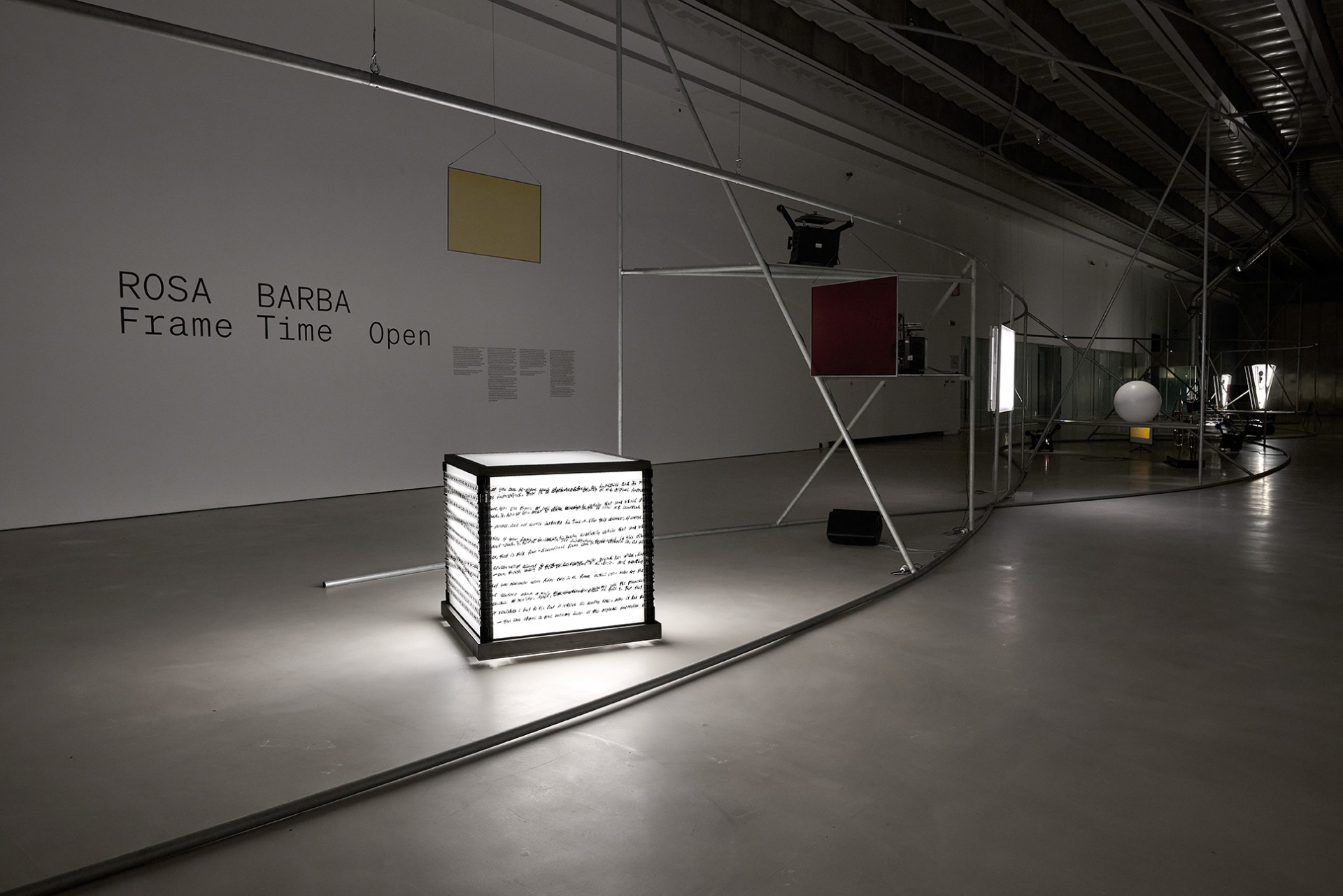 Ausstellungsansicht "Rosa Barba: Frame Time Open" mit abstrakten Objekten und Installationen in modernem Raum.