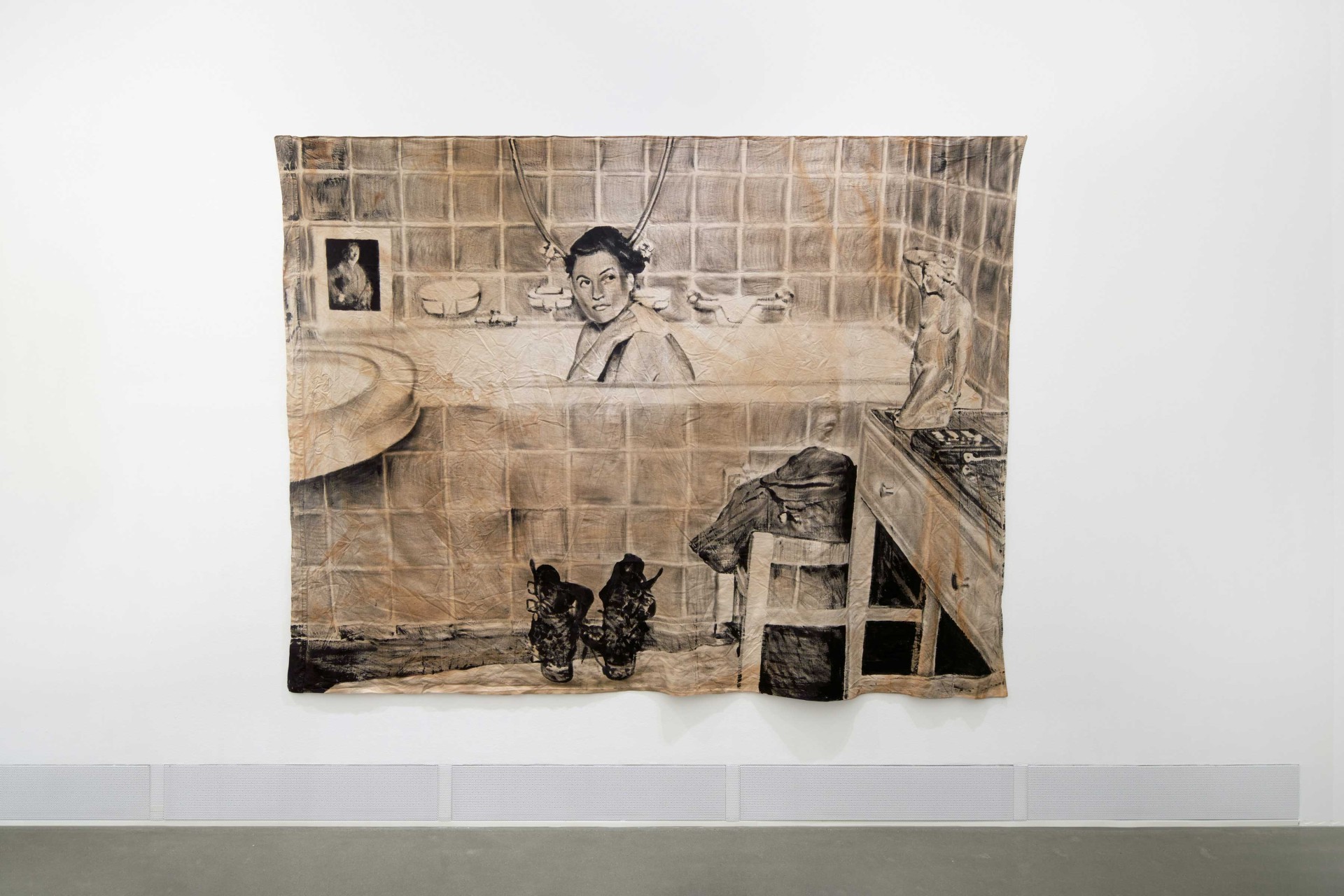 Kunstwerk einer Person im Badezimmer, sanft gezeichnet mit Objekten wie einem Waschbecken und einer Statue.